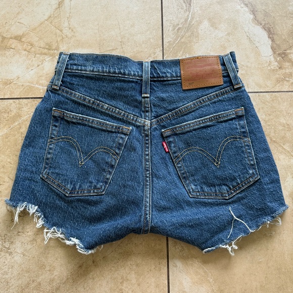 Levi’s 501 High Rise Shorts - Medium Wash - Picture 6 of 7